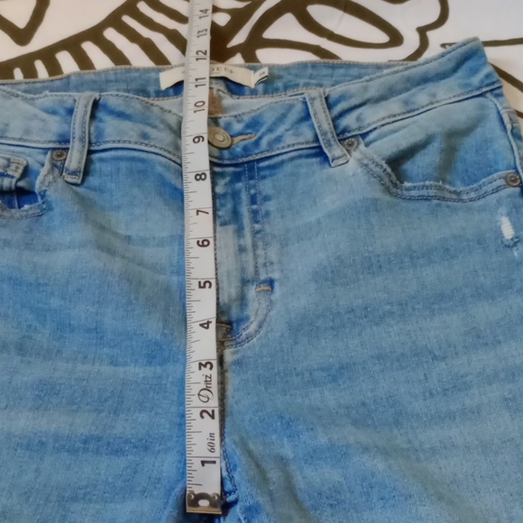 Hidden Jeans "Happi" Distressed Cropped Flare | Raw Frayed Hem Denim | Size 28 - Picture 7 of 13